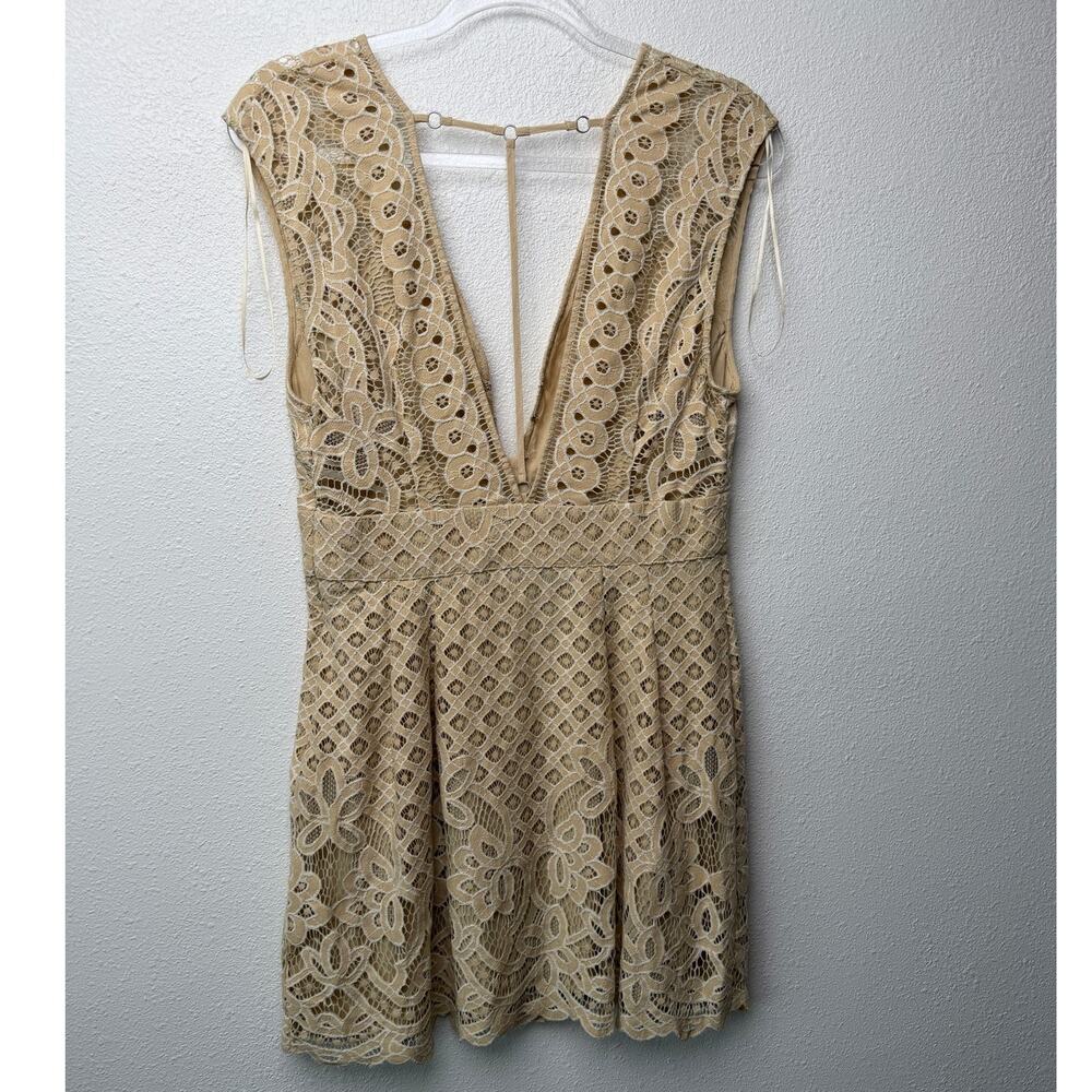 NWT Free People One Million Lovers Ivory Crochet Lace Mini Dress Size 10 - Picture 4 of 16
